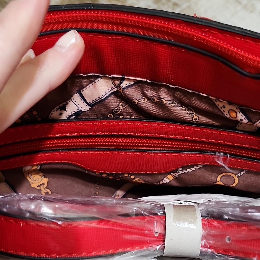 Chic Red Handbag with Gold Accents - Picture 9 of 13